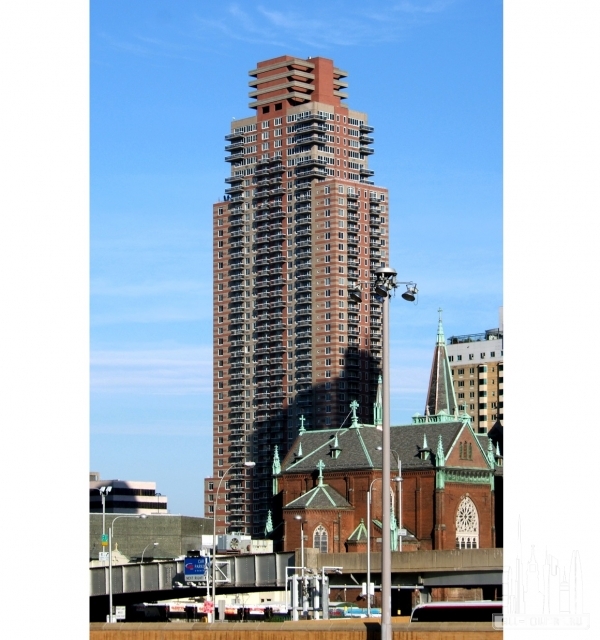 Riverbank West Apartments
