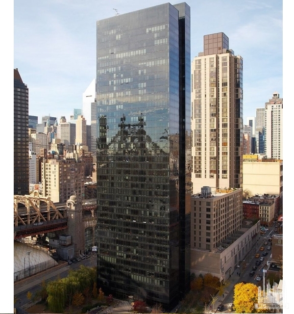 One Sutton Place North
