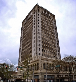 Leer Tower