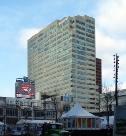 525 Vine Center