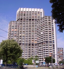 Appartment-Hochhaus am Collini-Center