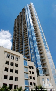 360condominiums_ext-lookingupside_(cc-by-sa)lonestarmike