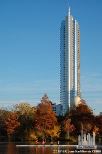 360condominiums_ext-overallfromriver_(cc-by-sa)lonestarmike