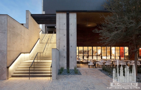 waustinhotel_ext-plazastair_(c)2011andrewpogue