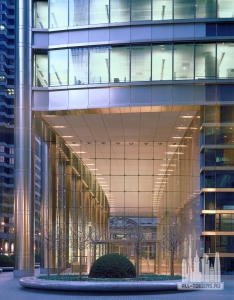 UBS_ext_east_ent_night.max-1600x1200