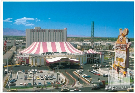 1981-Circus-Circus-Postcard