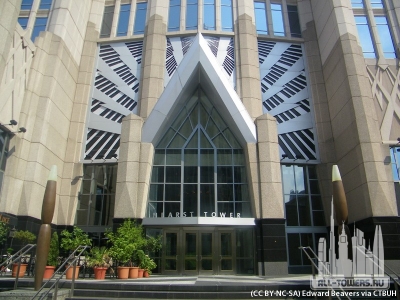 hearsttower_ext-entrance_(cc-by-nc-sa)edward__beavers