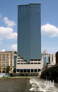 amwaygrandplazahotel_ext-river_(cc-by)terry__johnston