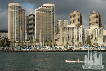 A_kayaker_at_the_Ala_Wai_Harbor_4560131816
