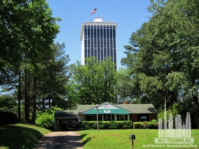 clarktower_ext-back_(cc-by)tomasrmachnitzki