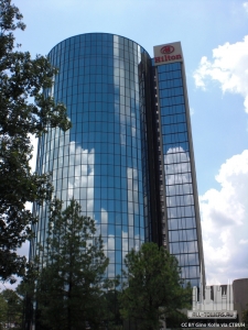 hiltonmemphis_ext-front_(cc-by)ginokolle