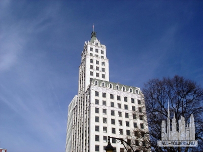 1200px-LincolnAmericanTower