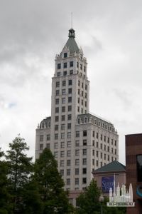 Lincoln_American_Tower_(Columbian_Mutual_Tower),_Memphis