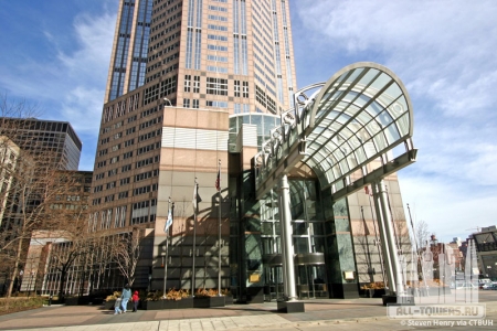 311-south-wacker-drive_ext-entry_(c)stevenhenry