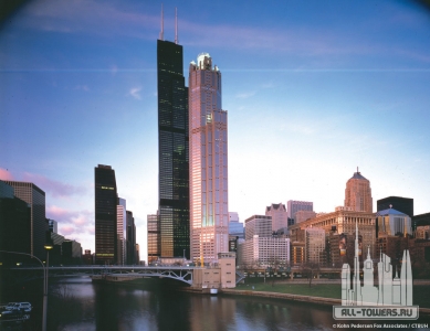 311southwackerdrive_exterior-overallfar_(c)kpf