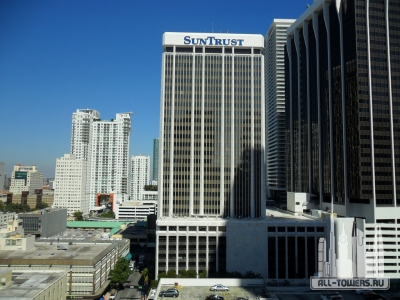 SunTrust_International_Center_from_the_Southeast_Financial_Center_parking_garage