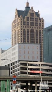 100eastwisconsinmke_ext-context_(cc-by)jeramey__jannene