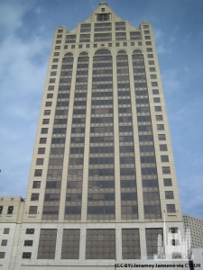 100eastwisconsinmke_ext-lookingup_(cc-by)jeramey__jannene