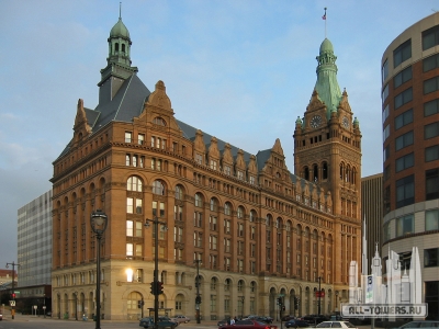 Milwaukee_city_hall_tallest_building_in_the_world_tittle_holder_on_world_of_architecture_02