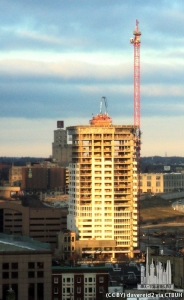 themodernemke_distant-construct_(cc-by)davereid2