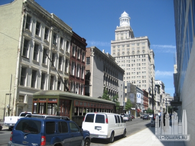 CBD11Oct07HiberniaCarondeletStCar1