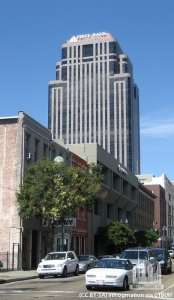 firstbanktrusttower_ext-overallfromstreet_(cc-by-sa)infrogmation