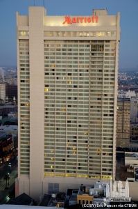 neworleansmarriott_ext-overallnight_(cc-by)eric__pancer