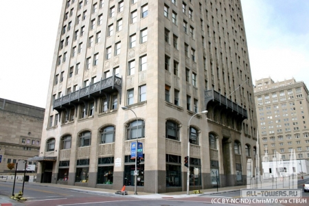 powerandlightbuilding_ext-base_(cc-by-nc-nd)chrism70