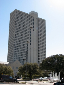 Burnett_Plaza_building,_west_side