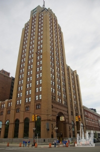 bojitower_ext-lookingupfromstreet_(cc-by-nd)greaterlansingcvb