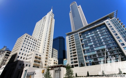 2015-08-27-09-36-00_mercantileplace_ext-lookingup_(cc__by-sa)noah__jeppson