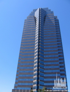 foxplaza_ext-lookingup_(cc__by-sa)veldin963