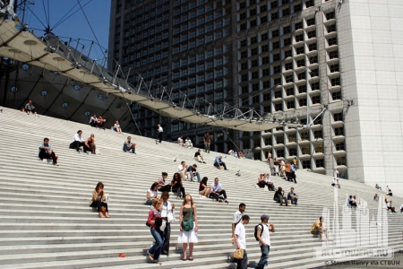 la-grande-arche_ext-stairs_(c)stevenhenry