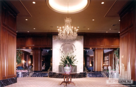 900northmichiganave_interior-entrance_(c)kpf