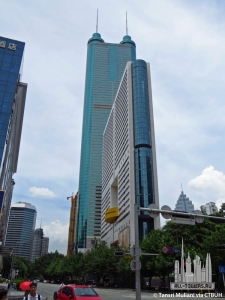 shunhingsquare-ext-lookingup2(c)tm