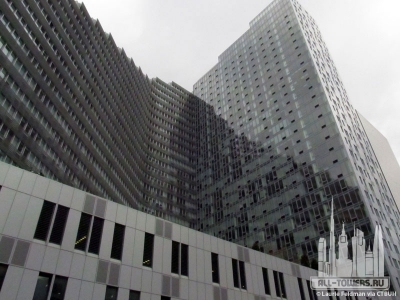 mercedeshouse_ext-up2_(c)lauriefeldman