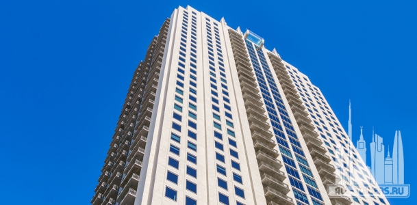 jackson-amp-ryan-architects-market-square-tower-2-street-view-of-pool1eeada623e8268328d81ff000009e0ba