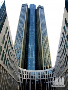 tower-185-frankfurt-night_1480px