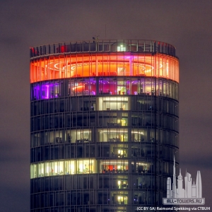 kolntriangle_ext-night-detail_(cc__by-sa)raimond__spekking