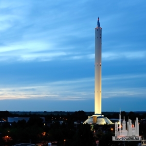 2011-drop-tower-at-night