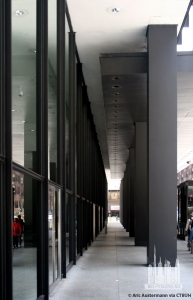 dirksenfederalbuilding_ext-entry_(c)aricaustermann