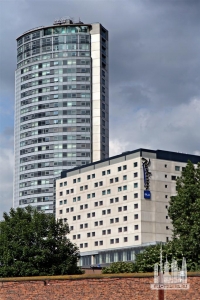 Beetham_Tower_and_Radisson_Blu,_Liverpool_(geograph_2978575)