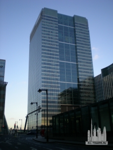 Barclays_at_One_Churchill_Place_-_panoramio