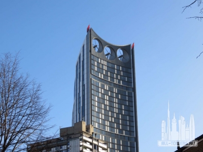 DIE-WINDTURBINEN-AUF-DEM-DACH-SORGEN-FÜR-TEILE-DES-STROMVERBRAUCHS-1080x810