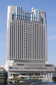 1200px-Swissotel_Nankai_Osaka_20051210-001