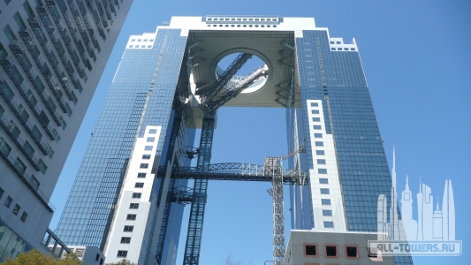 Osaka_Umeda_Sky_Building_1
