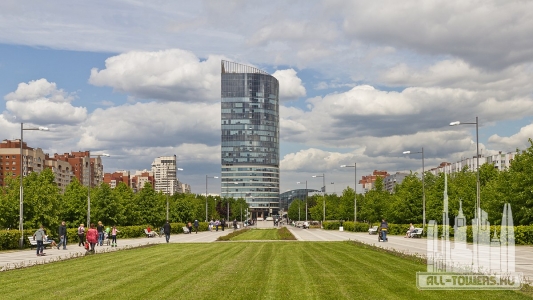 1200px-Park_of_300_Years_Spb_-_Main_avenue