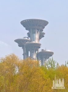 Olympic_Park_Observation_Tower_over_trees,_Beijing