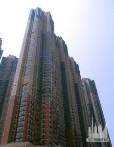 lepoint(metrotown)_ext-lookingup_(cc__by-sa)baycrest