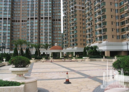 bellagiotowers_ext-podiumroof_(cc__by-sa)baycrest